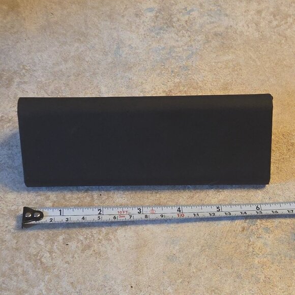 Maui Jim Black Trifold Case for Sunglasses or Slim Glasses with Wipe - Picture 5 of 9